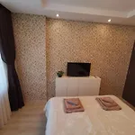 Center Lux شقة *