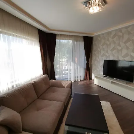 Center Lux شقة