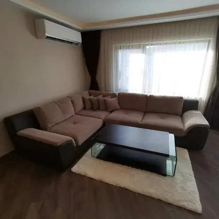 Center Lux شقة *