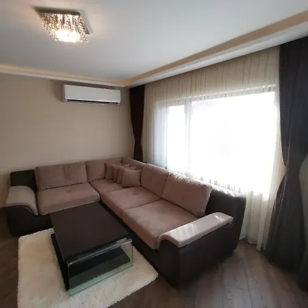 شقة Center Lux فارنا